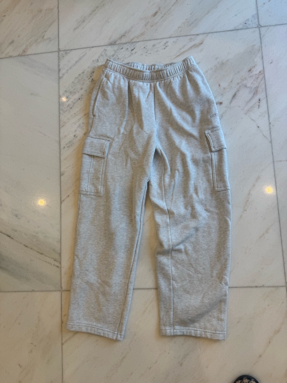 Aritzia Woman’s Cozy Fleece Mega Cargo Jogger - Picture 5 of 14